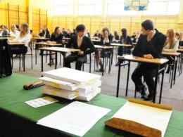 Matura 2011 rozpoczęta. Dziś język polski.