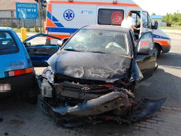 Kierowca fiata wymusił pierwszeństwo, trzy osoby ranne