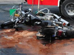 Zderzenie samochodu i motocykla na Chabrach