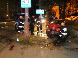 Pijany kierowca zakończył jazdę na latarni