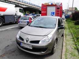 Kierowca renault na rondzie wjechał w "elkę"