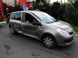 Kierowca renault na rondzie wjechał w "elkę"
