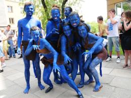 Grupa przebierańców rodem z filmu "Avatar" robiła furorę na żakinadzie.