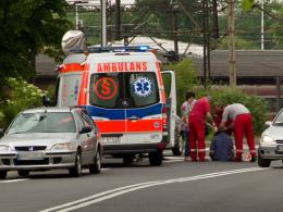 Rowerzysta skręcając, uderzył w samochód