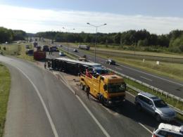 Przewrócona ciężarówka blokowała autostradę