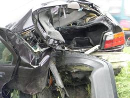 W Leśniczówce auto wypadło z drogi