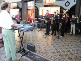 Muzyczny szynobus i koncert w dworcowym hollu