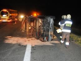 Zderzenie na autostradzie, kierowca zasnął za kółkiem