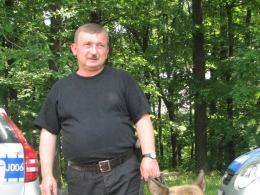Policyjne psy i ich przewodnicy na zawodach
