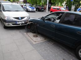 Cztery auta uszkodzone na ulicy Waryńskiego