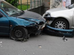 Cztery auta uszkodzone na ulicy Waryńskiego