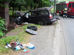 Jechała za szybko, skończyła podróż na murze