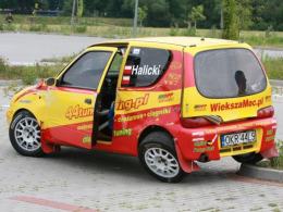 Fiat seicento Roberta Halickiego po dachowaniu nie nadawał się do dalszej jazdy.