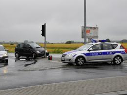 Wjechała mercedesem w sygnalizator