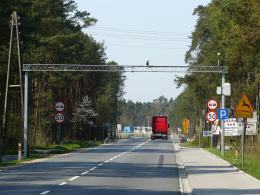 Tak wygląda system ważenia pojazdów pod Grodźcem, w ciągu DK 46.