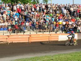 Trybuny stadionu przy ul. Wschodniej zapełniły się w czwartek do ostatniego miejsca.