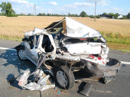 Toyota zmiażdżona, kierująca bez obrażeń