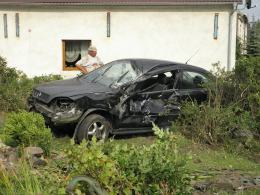 Ciężarówka staranowała zaparkowany samochód