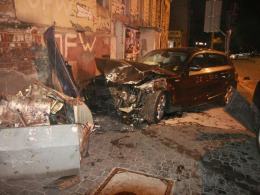 Dwa rozbite BMW, trzy osoby poszkodowane