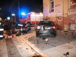 Dwa rozbite BMW, trzy osoby poszkodowane