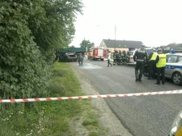 W Chmielowicach bmw wbiło się pod ciężarówkę