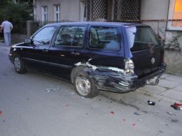 Pijana 22-latka staranowała zaparkowany samochód