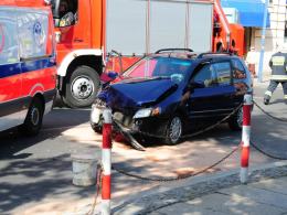 Samochód wjechał w karetkę, jadącą na sygnale