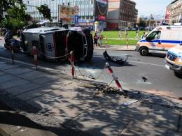 Samochód wjechał w karetkę, jadącą na sygnale