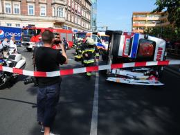Samochód wjechał w karetkę, jadącą na sygnale