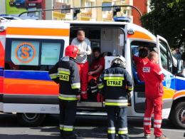 Samochód wjechał w karetkę, jadącą na sygnale