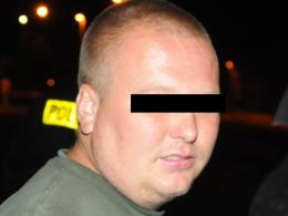 24-letni dziś Sławomir K., od prawie pięciu lat gra na nosie stróżom prawa i strażakom.