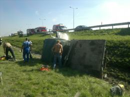 Dwie osoby ranne w wypadku na autostradzie