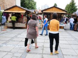 Trwa biesiada pod opolską katedrą 