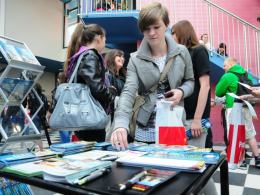 Tłumy uczniów na salonie maturzystów