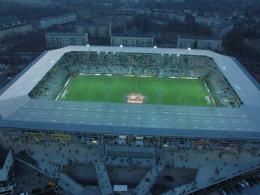 Stadion w Kielcach to dowód, że podobny obiekt można wybudować za niewielkie jak na taki rodzaj inwestycji pieniądze. Opole na swoją "perełkę" piłkarską będzie jednak musiało poczekać.