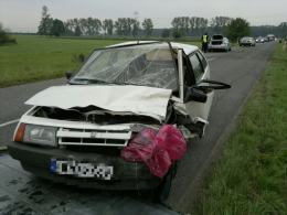 Czołowe zderzenie bmw i łady