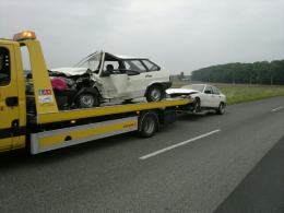 Czołowe zderzenie bmw i łady