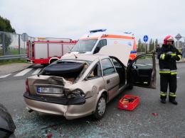 Kierowca samochodu dostawczego zmiażdżył tył opla