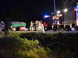 Traktorzysta nie ustąpił pierwszeństwa. Efekt - 2 rozbite auta i ranny kierowca