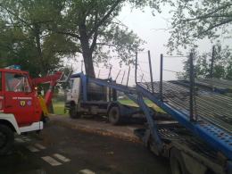 Ciężarówka wjechała w przystanek autobusowy