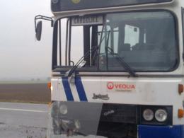 Autobus wiozący dzieci zderzył się z samochodem