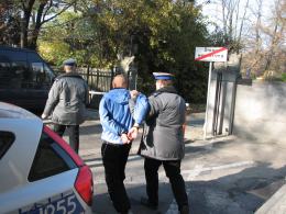 Pijani ukradli wódkę i bili się z policjantami