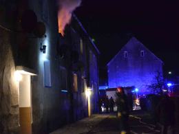 Pożar mieszkania - ewakuowano 23 osoby
