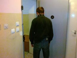 Autostop z promilami, pobiciem i kradzieżą