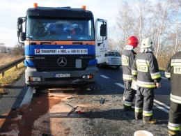Ciężarówka spadła z wiaduktu w Dąbrowie