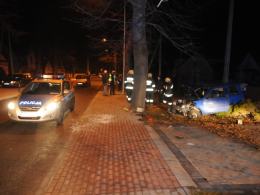 31-letnia kobieta wjechała w latarnię