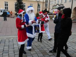 Niebieski Mikołaj krąży po Opolu