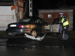 Pijany kierowca wjechał w słup, mieszkańcy ul. Grudzickiej bez prądu