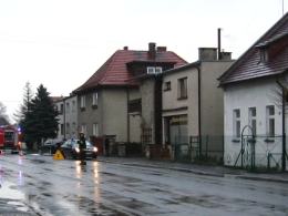 Pijany kierowca staranował ogrodzenie... tyłem