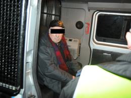 Pijany 75-latek uderzył w słupki i odjechał